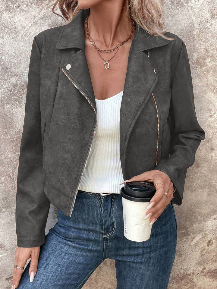 Veste de biker en simili cuir décontractée pour femmes avec une coupe moderne et des accents élégants Chic & Stil