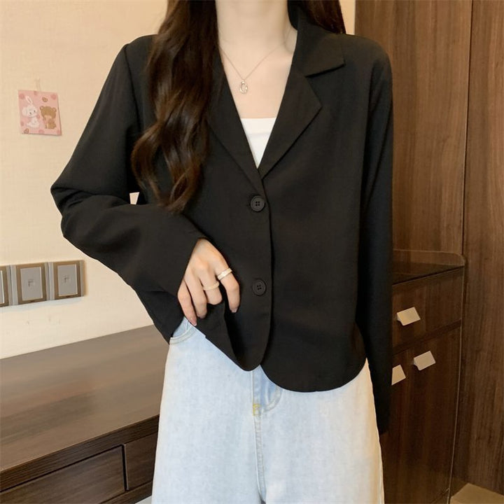 Veste courte élégante pour femme avec un col à boutons Chic & Stil