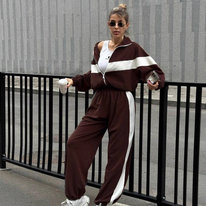 Women’s fleece jogging set with zipper and practical design Lune London
