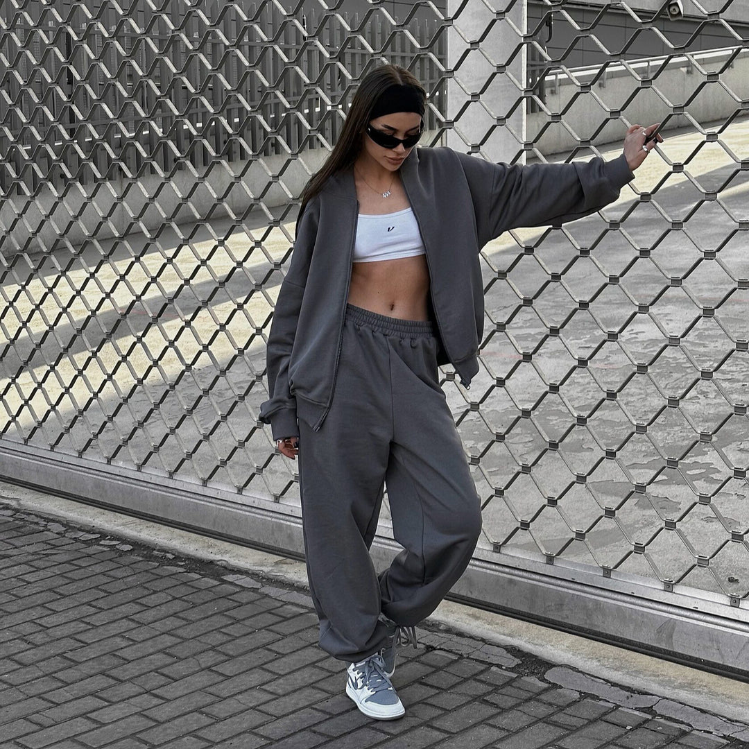 Casual outfit for women with wide pants and sporty jacket Lune London