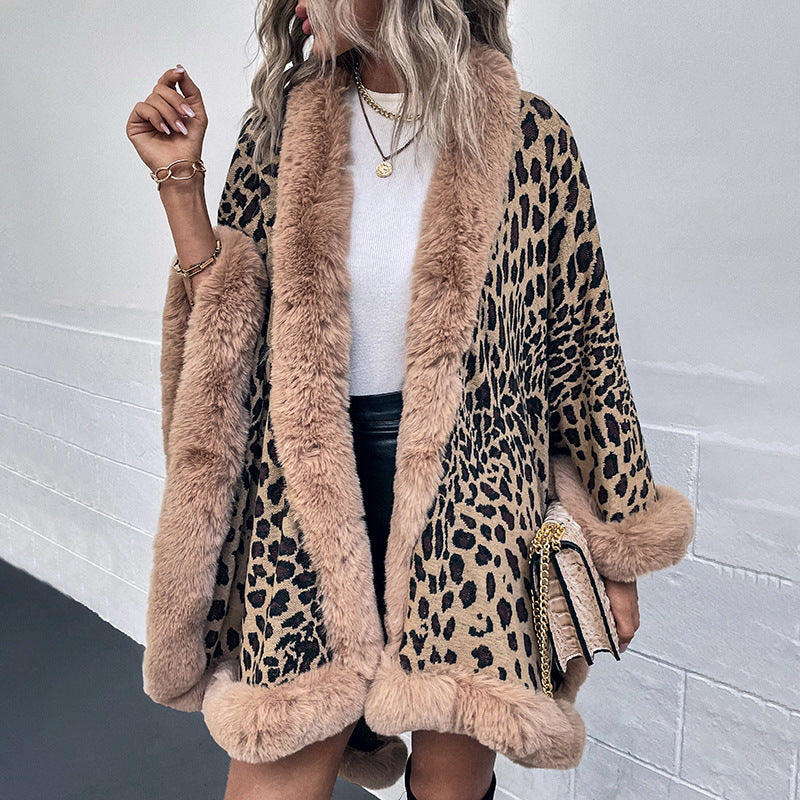 Ladies cozy poncho with luxurious faux fur trim and leopard print Lune London