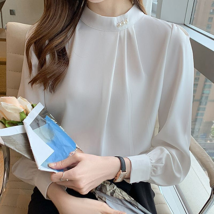 Blouse élégante pour femmes avec des détails en volants et un col stylé Chic & Stil
