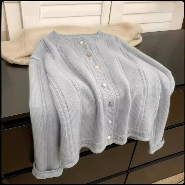 Chunky knit cardigan for women with an elegant button closure and wide sleeves Lune London