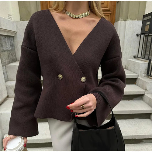 Cardigan féminin tendance avec coupe asymétrique et grands boutons Chic & Stil