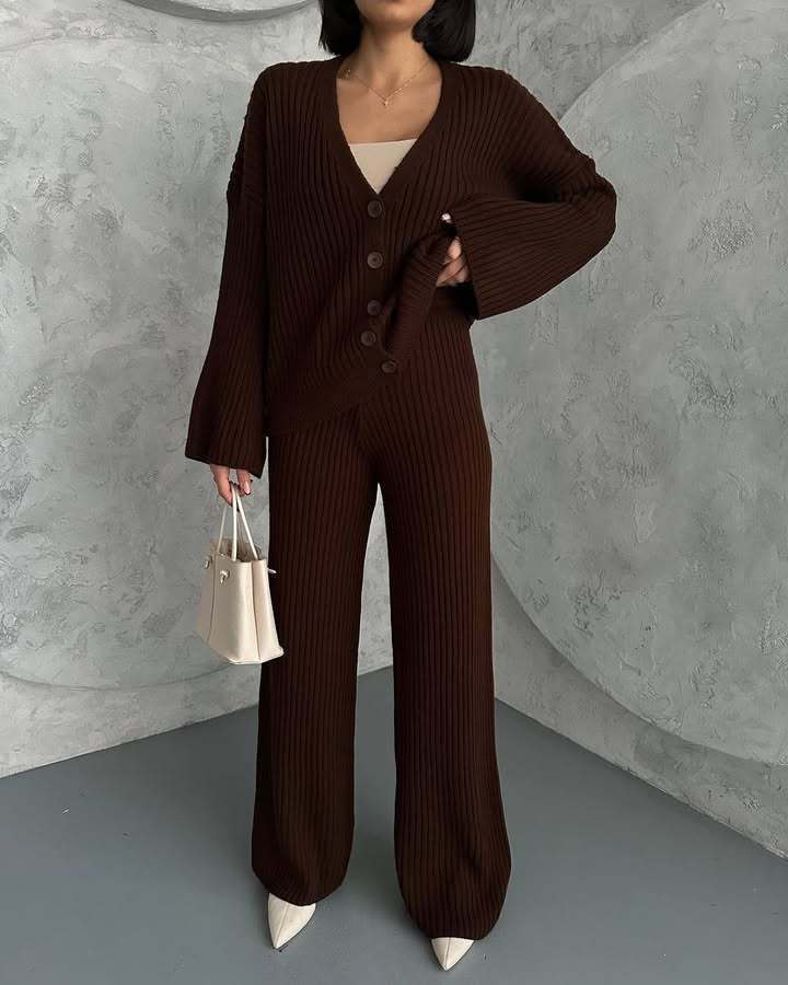 Women's knit loungewear set with a modern fit and comfortable V-neck Lune London