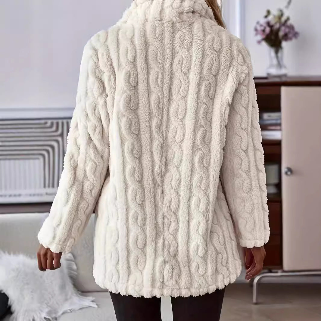 Women's coat in soft and warm faux fur with chic and stylish button design