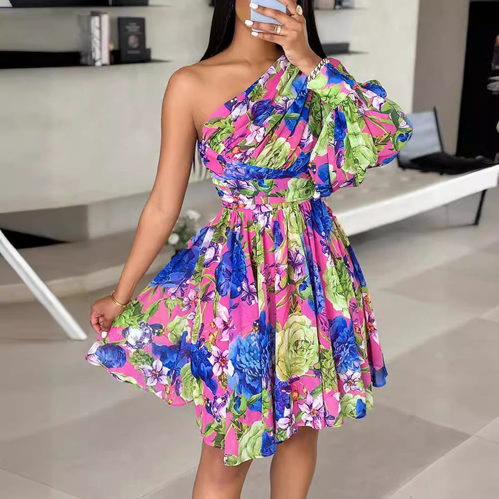 Women's dress with one shoulder, voluminous sleeves and a chic floral design