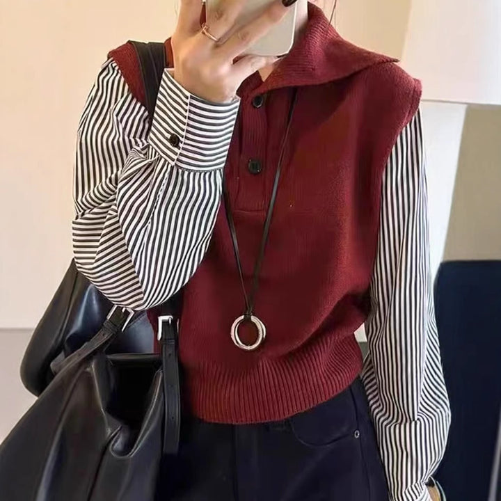 Pull élégant pour femmes avec col montant et détails de boutons Chic & Stil