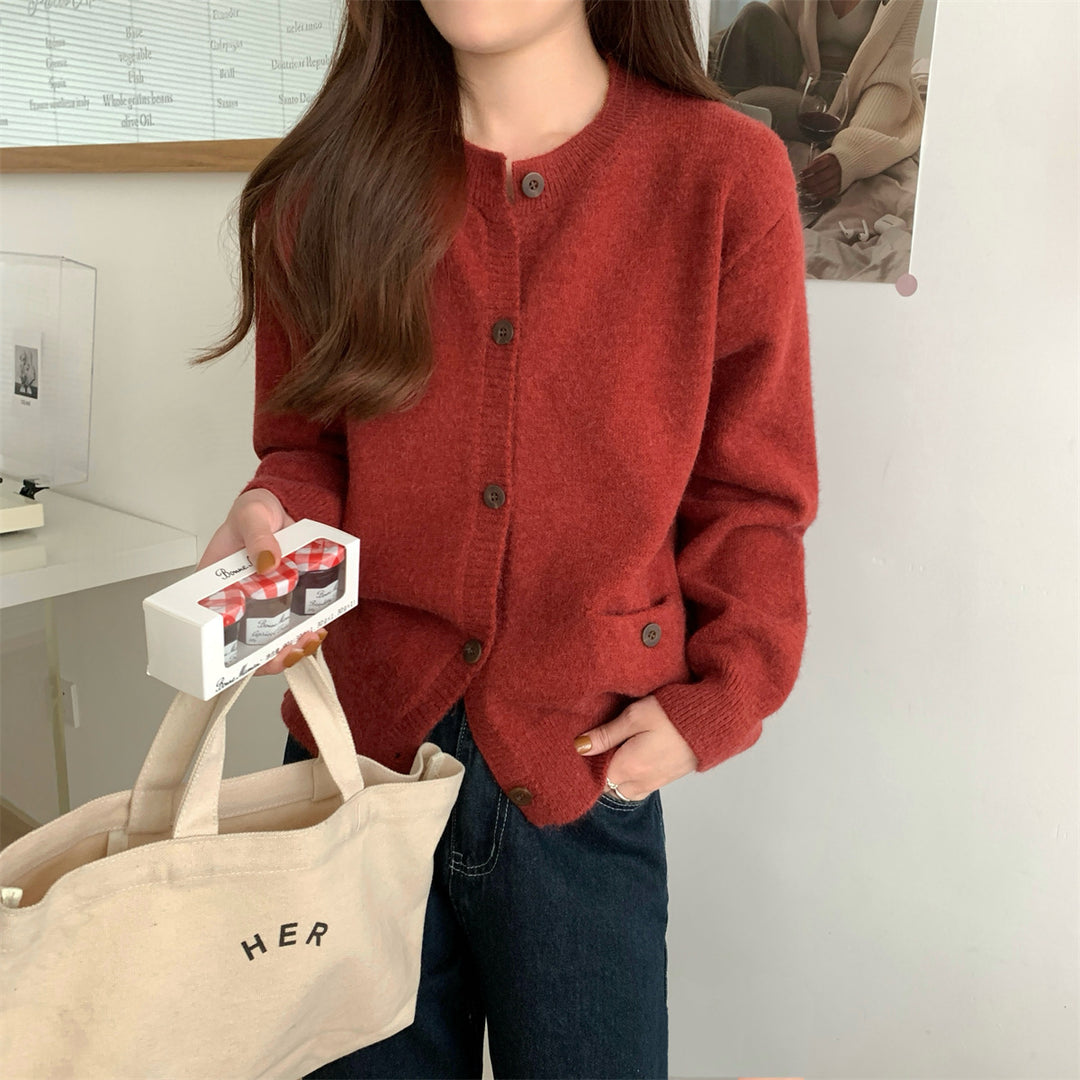 Cardigan tricoté confortable pour femmes avec poches pratiques et fermeture à boutons Chic & Stil