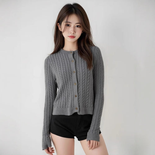 Cardigan pour femmes avec motif en câble Chic & Stil