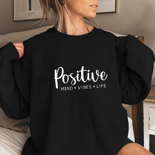 Sweatshirt pour femme avec des manches voluminueuses et un imprimé inspirant Chic & Stil