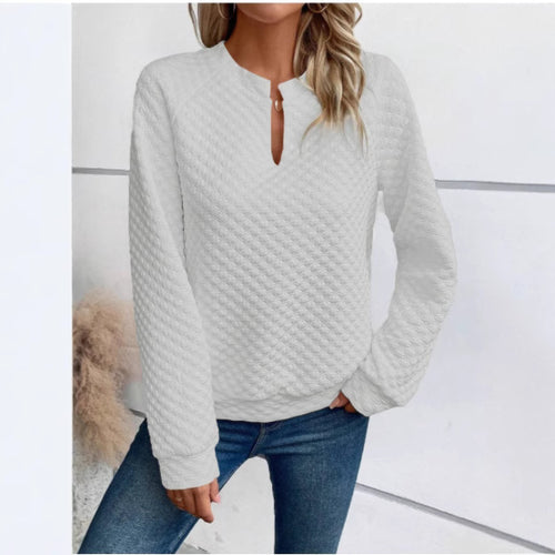 Sweat-shirt pour femmes avec design matelassé texturé et décolleté à la mode Chic & Stil