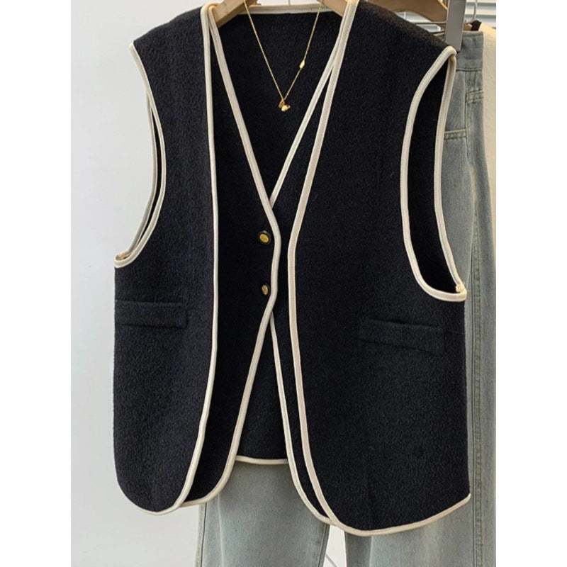 Women's soft fleece vest with an elegant V-neck and chic style pockets