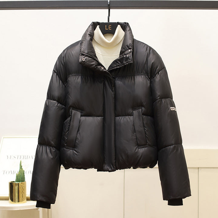 Short and trendy down jacket for women with practical entry pockets Lune London