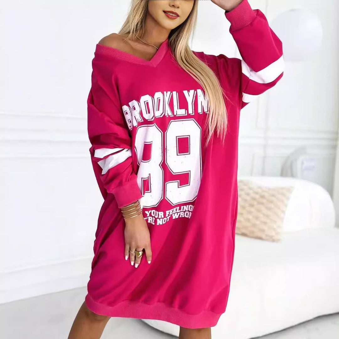 Oversized casual sports dress for women with V-neck and contrasting sleeves Lune London