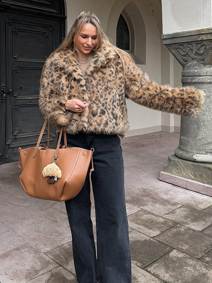 Women Short Faux Fur Jacket in Leopard Pattern with Boxy Silhouette and Wide Collar Amarae