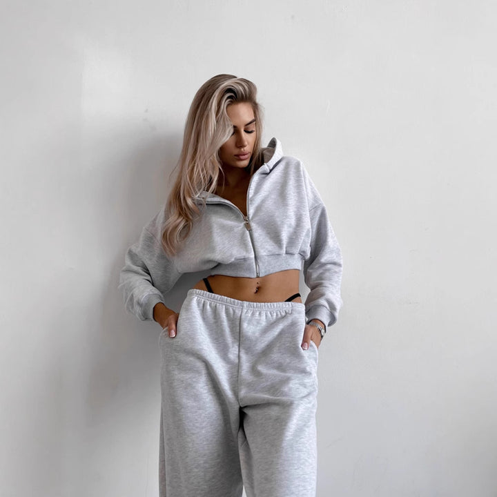 Ladies Comfortable Loungewear Outfit with Cropped Hoodie and Elastic Sweatpants Lune London