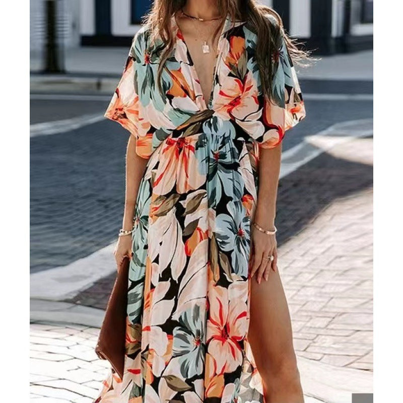 Maxi dress with floral pattern, elegant neckline, slit and belt Lune London