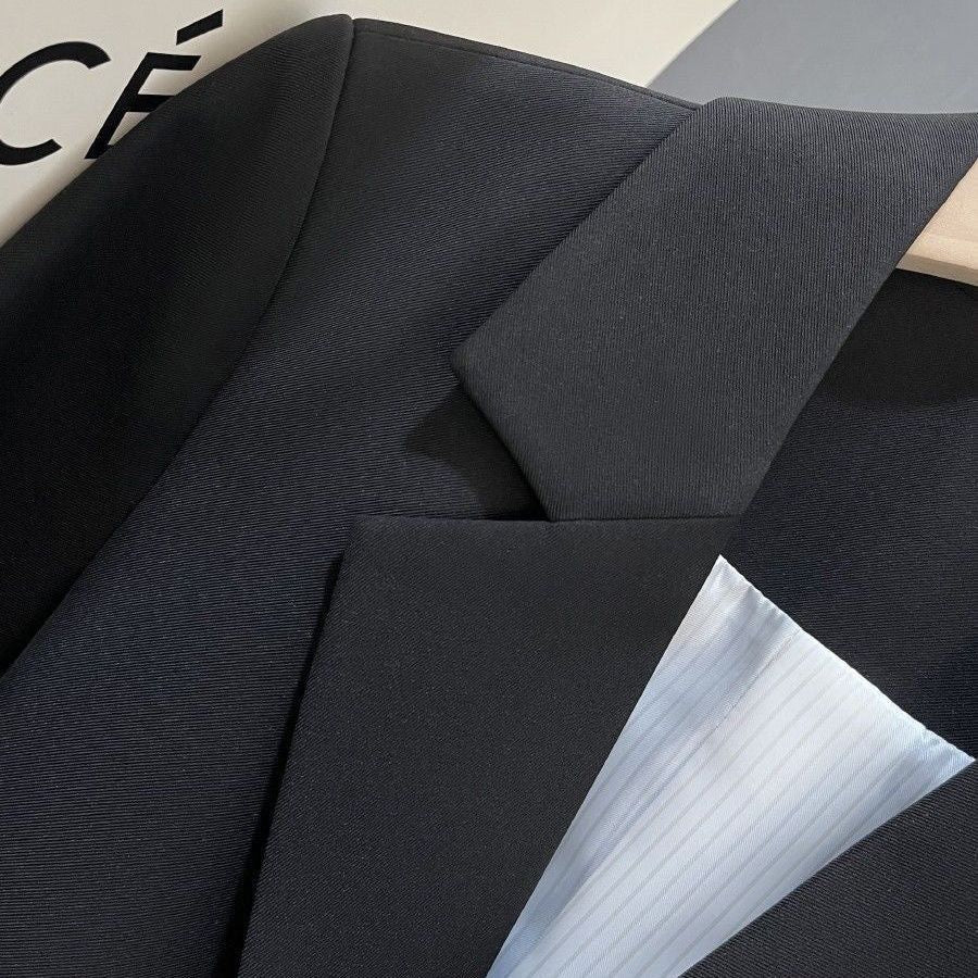 Veste élégante et ajustée pour femmes avec des revers fins Chic & Stil