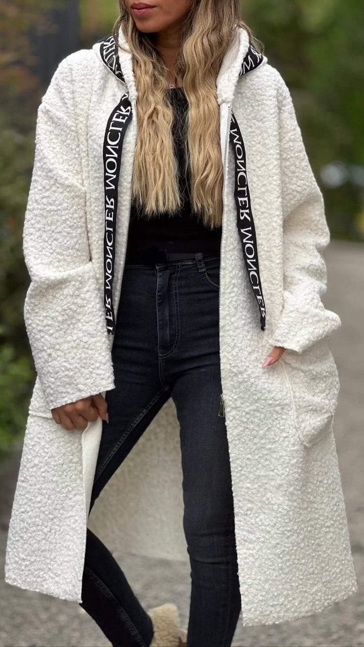 Trendy oversized fleece coat for women with practical pockets and hood Lune London