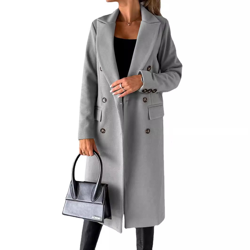 Elegant and timeless coat for ladies with double row of buttons and striking pockets Lune London