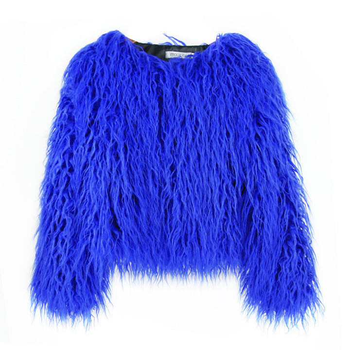 Ladies Plush Faux Fur Coat in Loose Fit and Voluminous Design Lune London