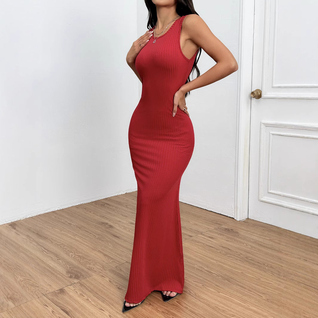 Robe maxi côtelée ajustée pour femmes avec un élégant col rond Chic & Stil