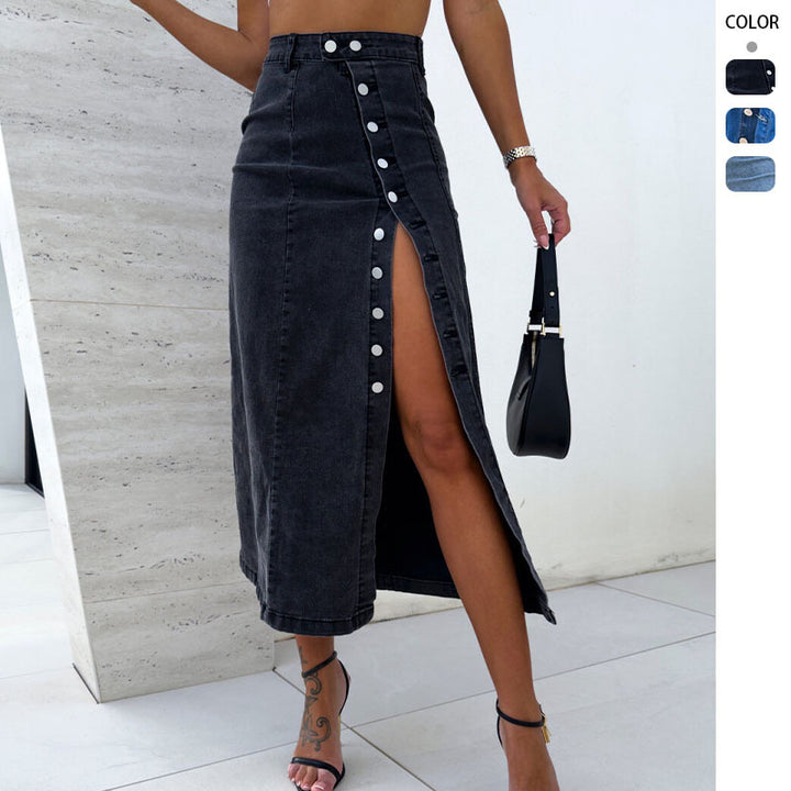 Long denim skirt for women with side slit and button details Chic & Stil