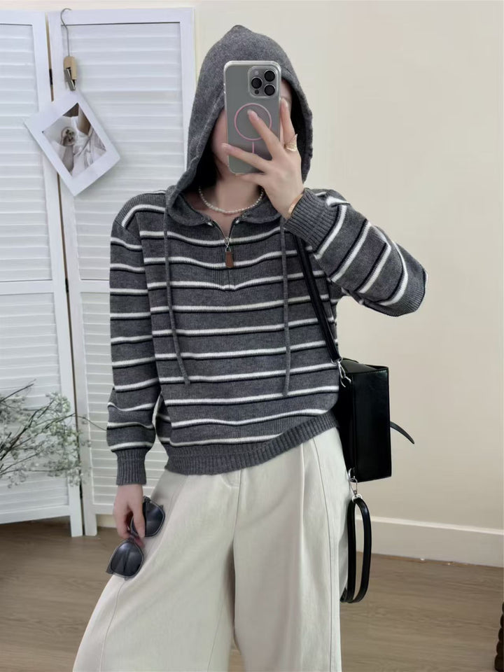 Sweat à capuche féminin à la mode avec motif à rayures texturé Chic & Stil