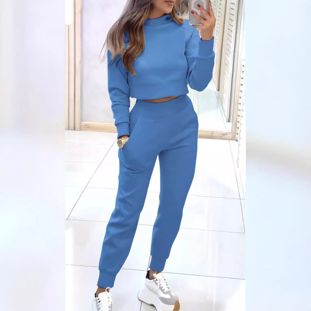 Lune London women's sporty leisure suit with short top and elastic pants