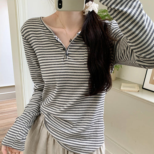 Women's stylish long-sleeve shirt with button placket and stripe pattern Chic & Stil