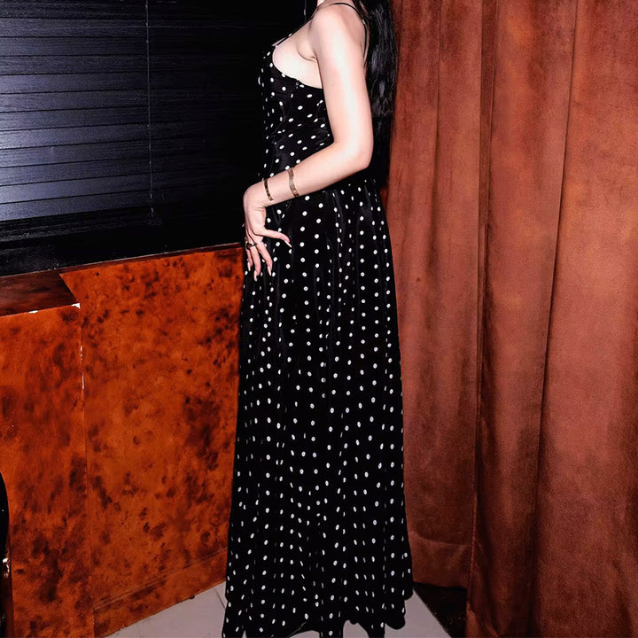 Robe maxi pour femmes avec design à pois et bretelles spaghetti Chic & Stil