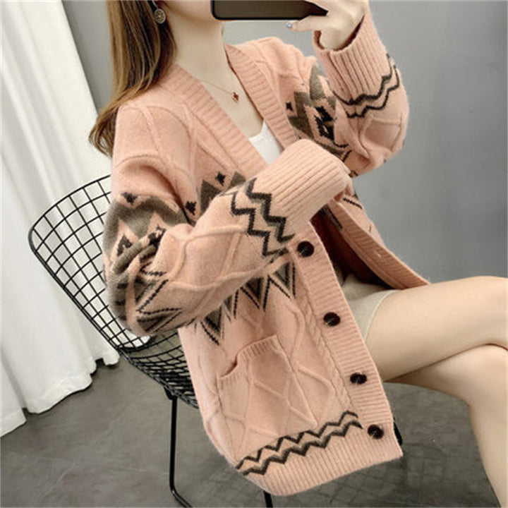 Thick knit cardigan for women with a modern pattern and practical pockets Lune London
