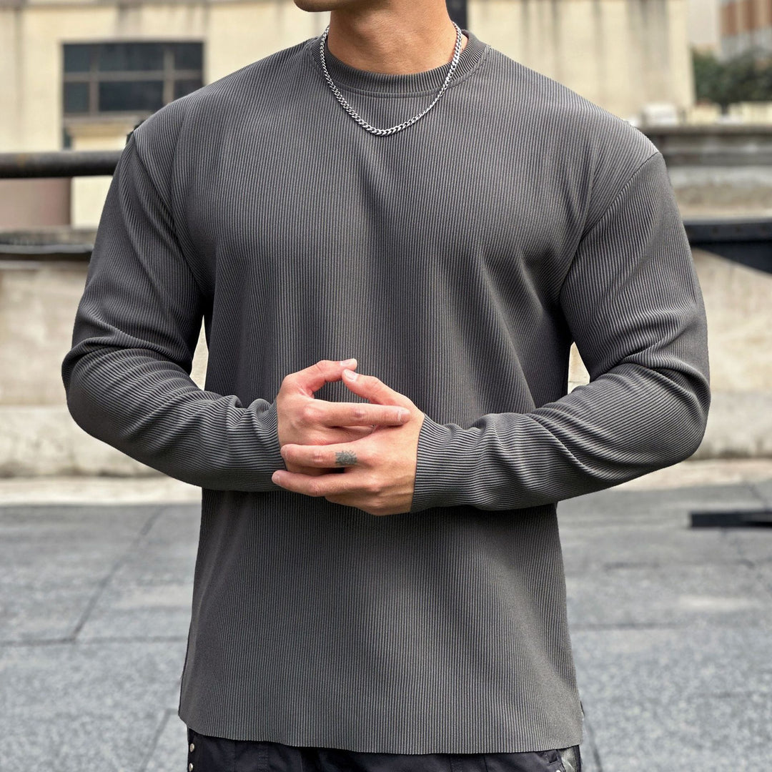 Men's long sleeve t-shirt in high quality ribbed material with a casual chic and stylish cut