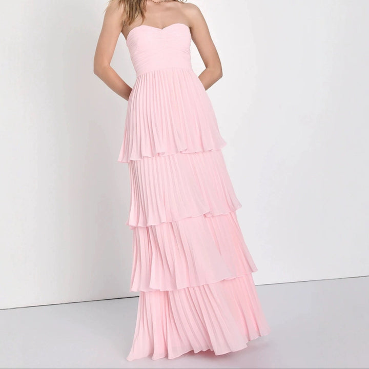 Robe maxi formelle pour femme avec jupe plissée en couches et décolleté en forme de cœur Chic & Stil