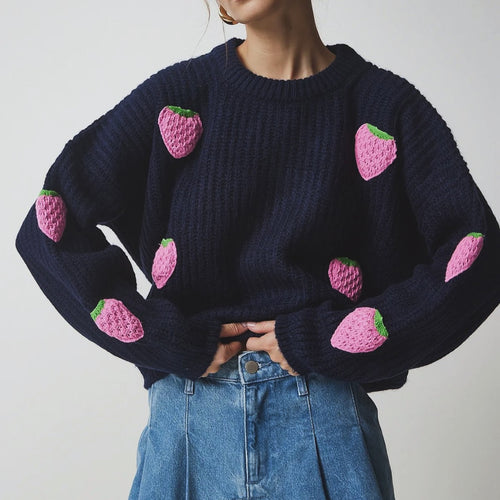 Pull en tricot pour femmes avec un design unique de fraise et une coupe confortable Amarae