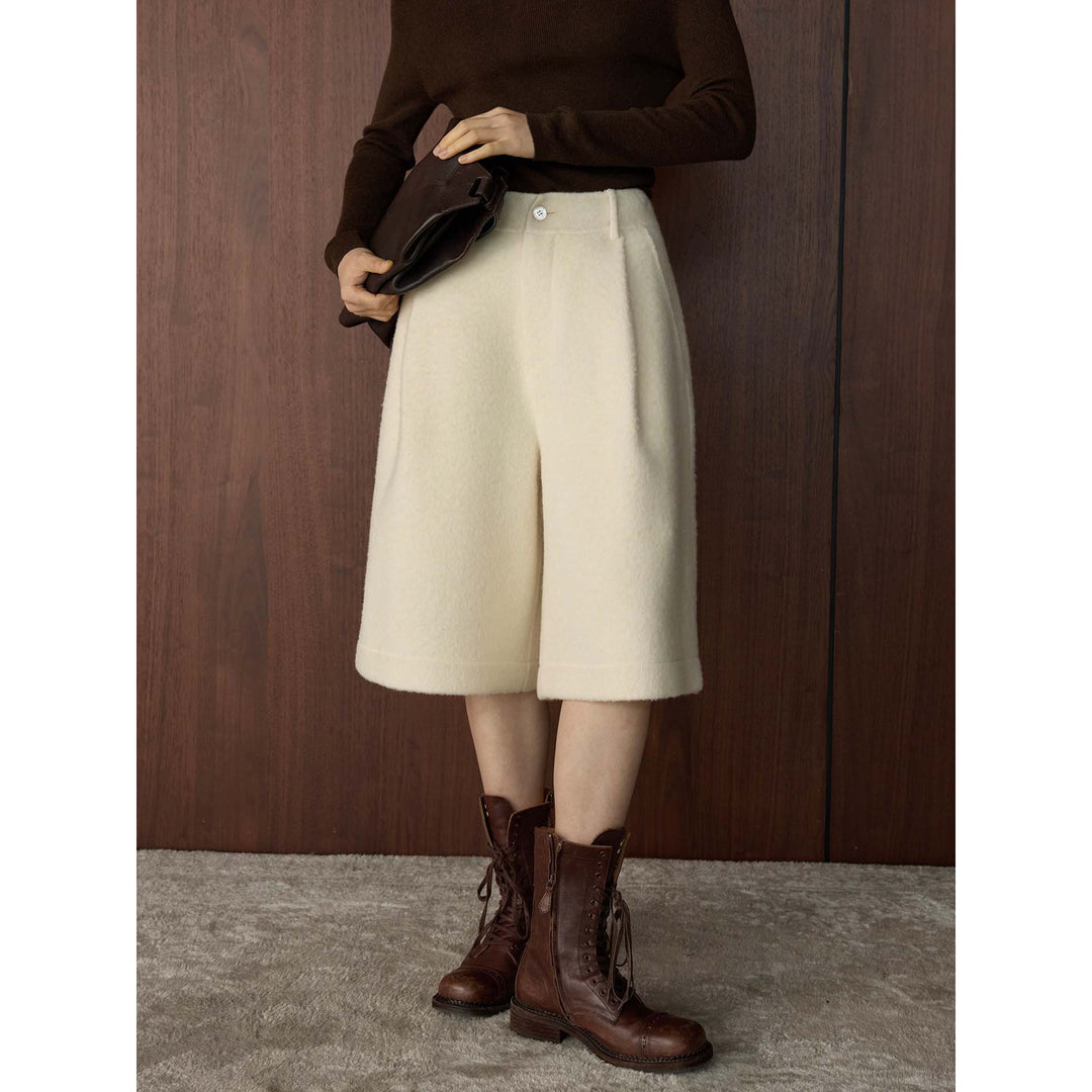 Ladies High-Waisted Wool Bouclé Bermuda Shorts with Pleats and Side Pockets Amarae