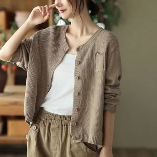 Cardigan en tricot léger pour femmes avec fermeture à boutons et poches pratiques Chic & Stil