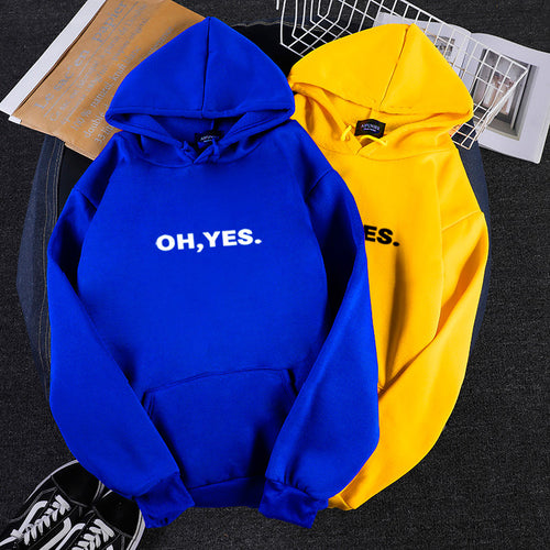 Women's hoodie with functional kangaroo pocket Chic & Stil