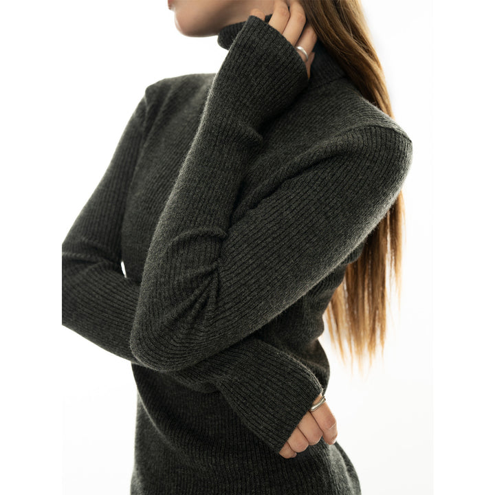 Women's Figure-Hugging Ribbed Turtleneck Sweater made of Fine Knit Amarae