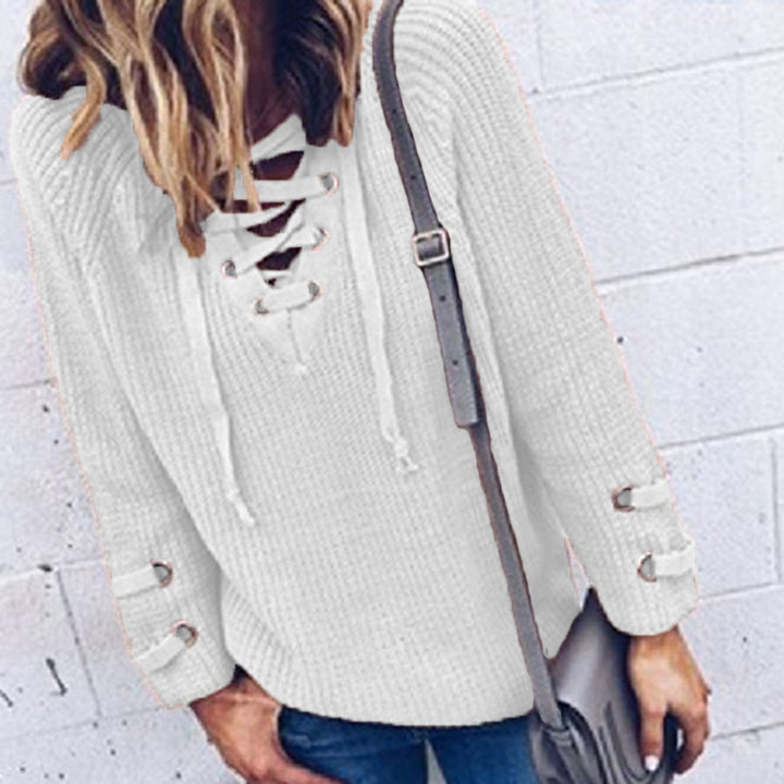Pull en tricot pour femmes avec un design de lacets décoratif et une coupe confortable Lune London