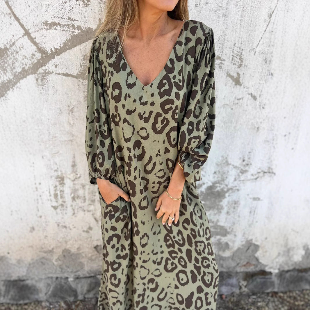 Maxi dress for women with deep V-neckline and relaxed fit Lune London