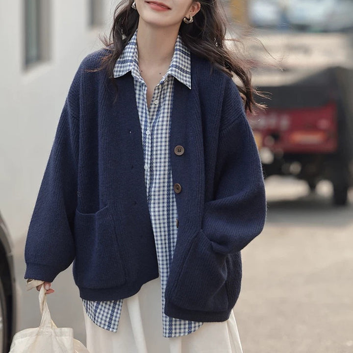 Cardigan en tricot épais pour femmes avec des détails de boutons élégants et des poches pratiques Chic & Stil