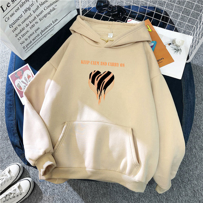 Women's hoodie with trendy heart design and comfortable fit Chic & Stil