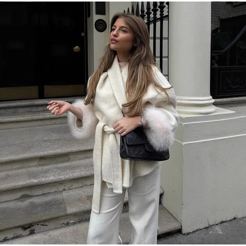 Veste féminine à la mode avec col doux doublé et ceinture à nouer Chic & Stil