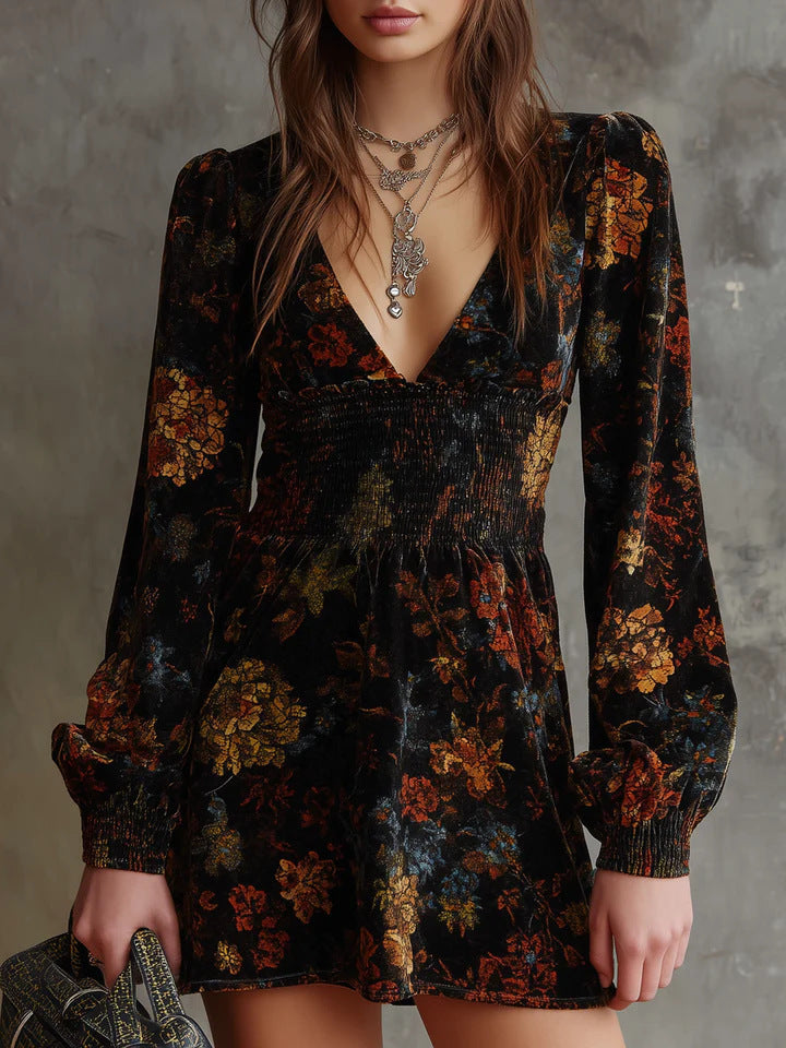 Robe mini femme avec décolleté en V profond et motif floral Chic & Stil