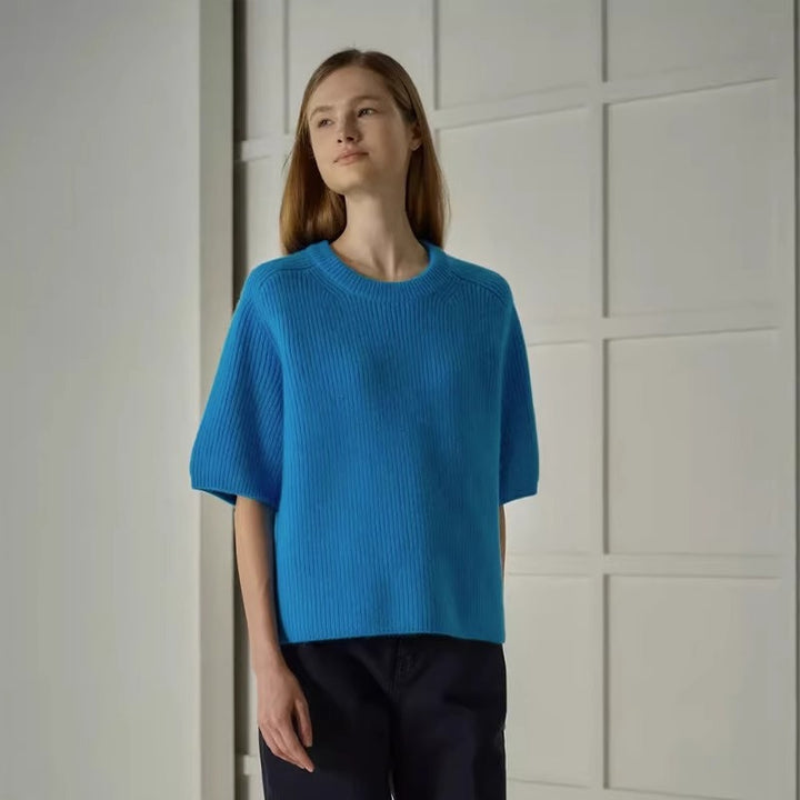 Pull en maille élégant pour femmes avec manches courtes et matériau doux Chic & Stil
