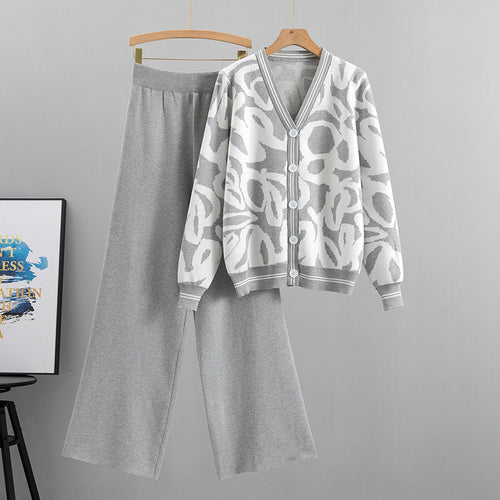Ladies Fashion Knit Top with a Sophisticated Graphic Pattern and Casual Chic Pants and Style
