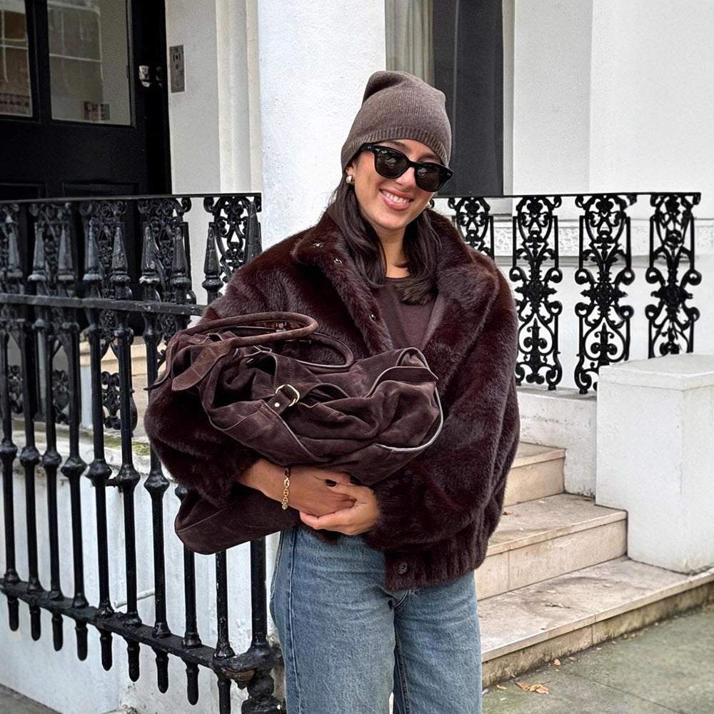 Women’s short jacket in teddy faux fur with boxy silhouette and patch pocket Amarae