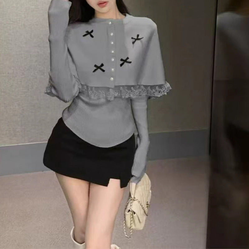 Blouse en tricot élégante pour femme avec bordure en dentelle et boutons décoratifs Chic & Stil